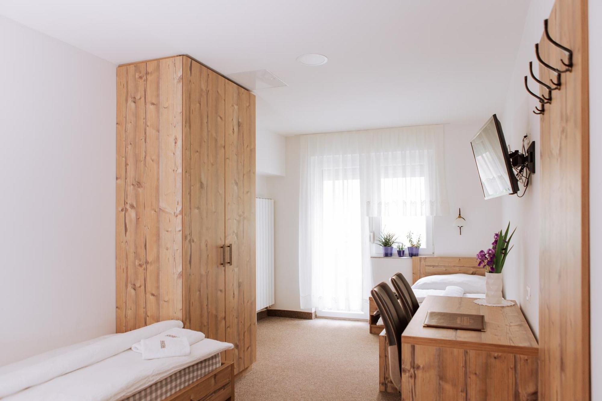 Gostisce Krivograd Hotel Prevalje Cameră foto